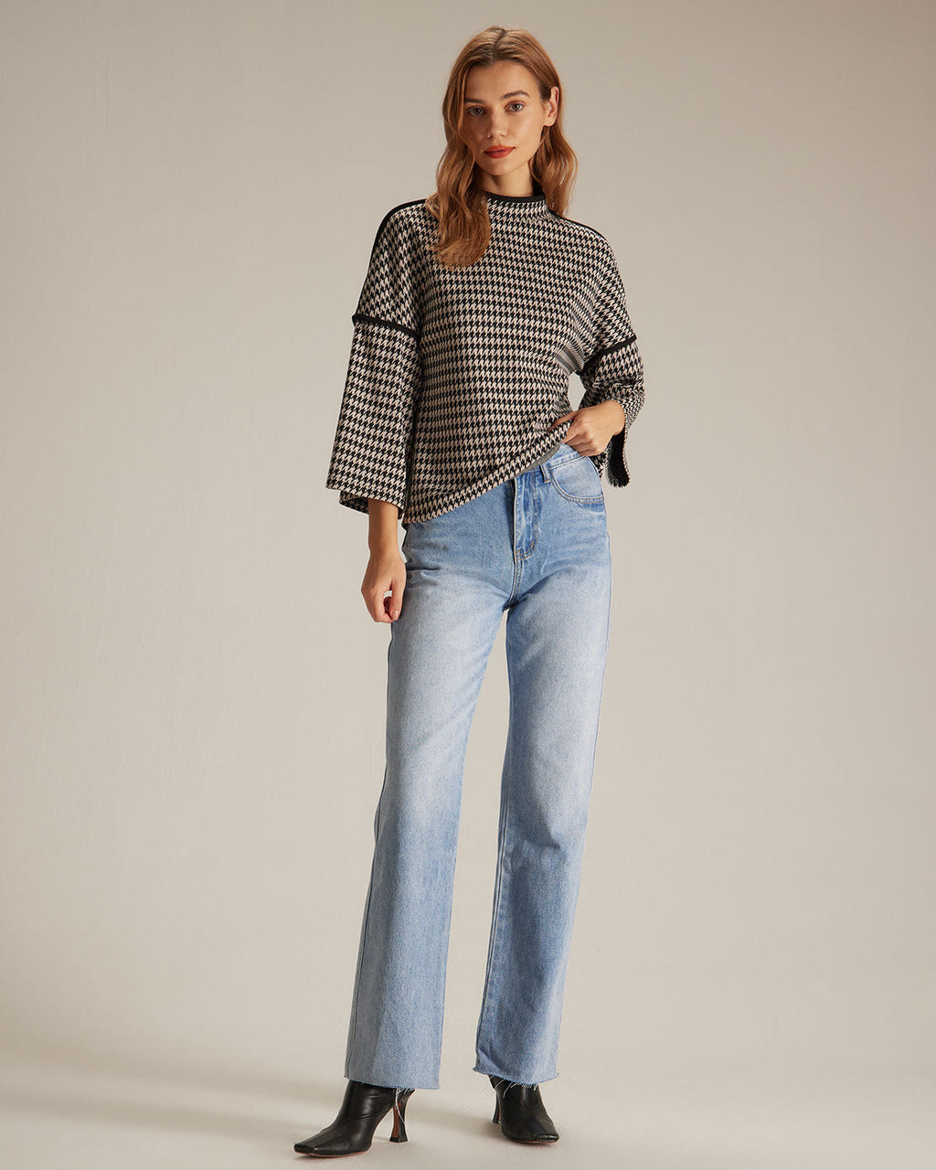 Siyah Yüksek Yaka Gözlemeli Sweatshirt