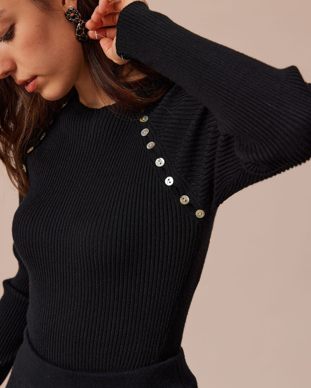 Siyah Yuvarlak Yaka Düğmeli Ribanalı Triko Üst