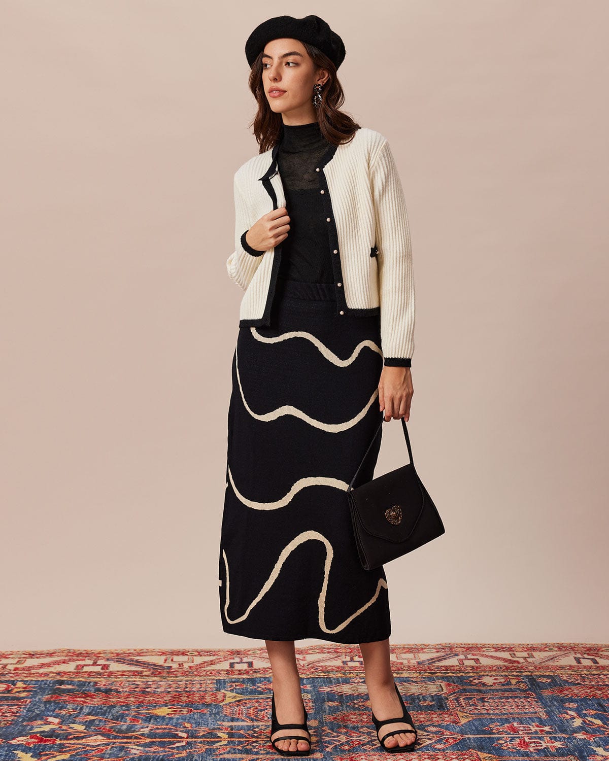 Bej Renkli Yuvarlak Yaka Kontrast Şeritli Hırka