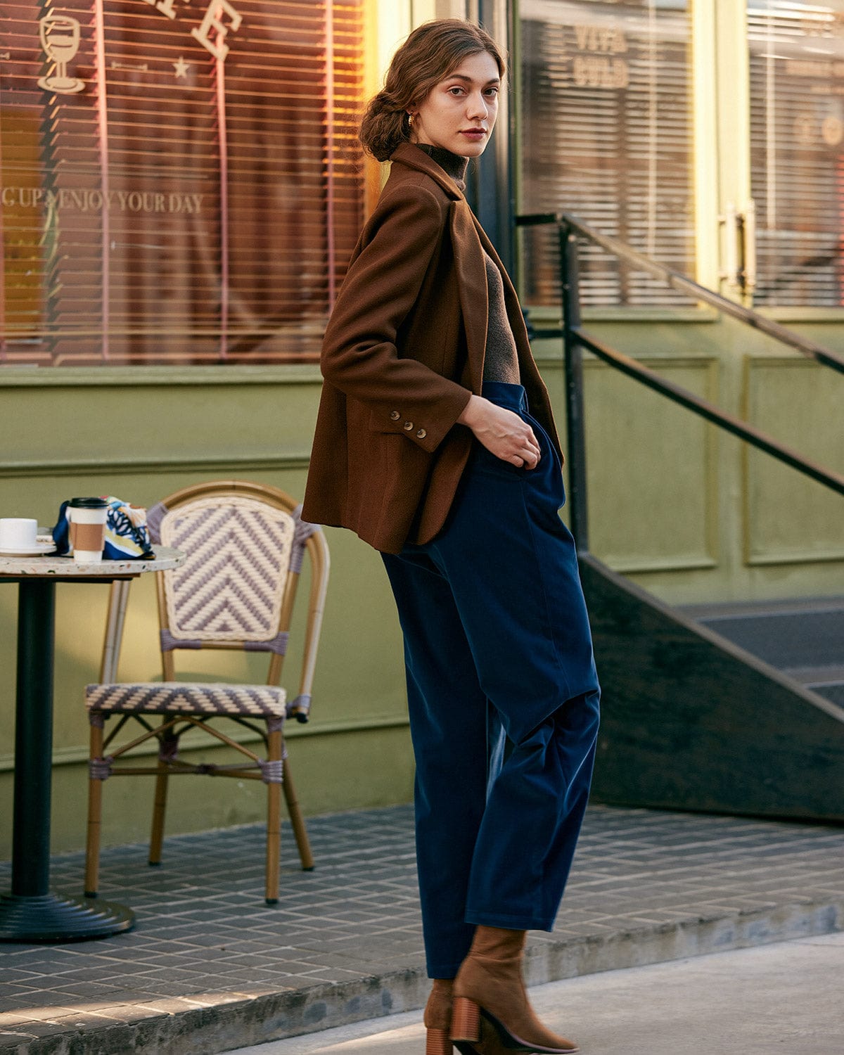 Düz Renk Yakalı Tek Düğmeli Blazer