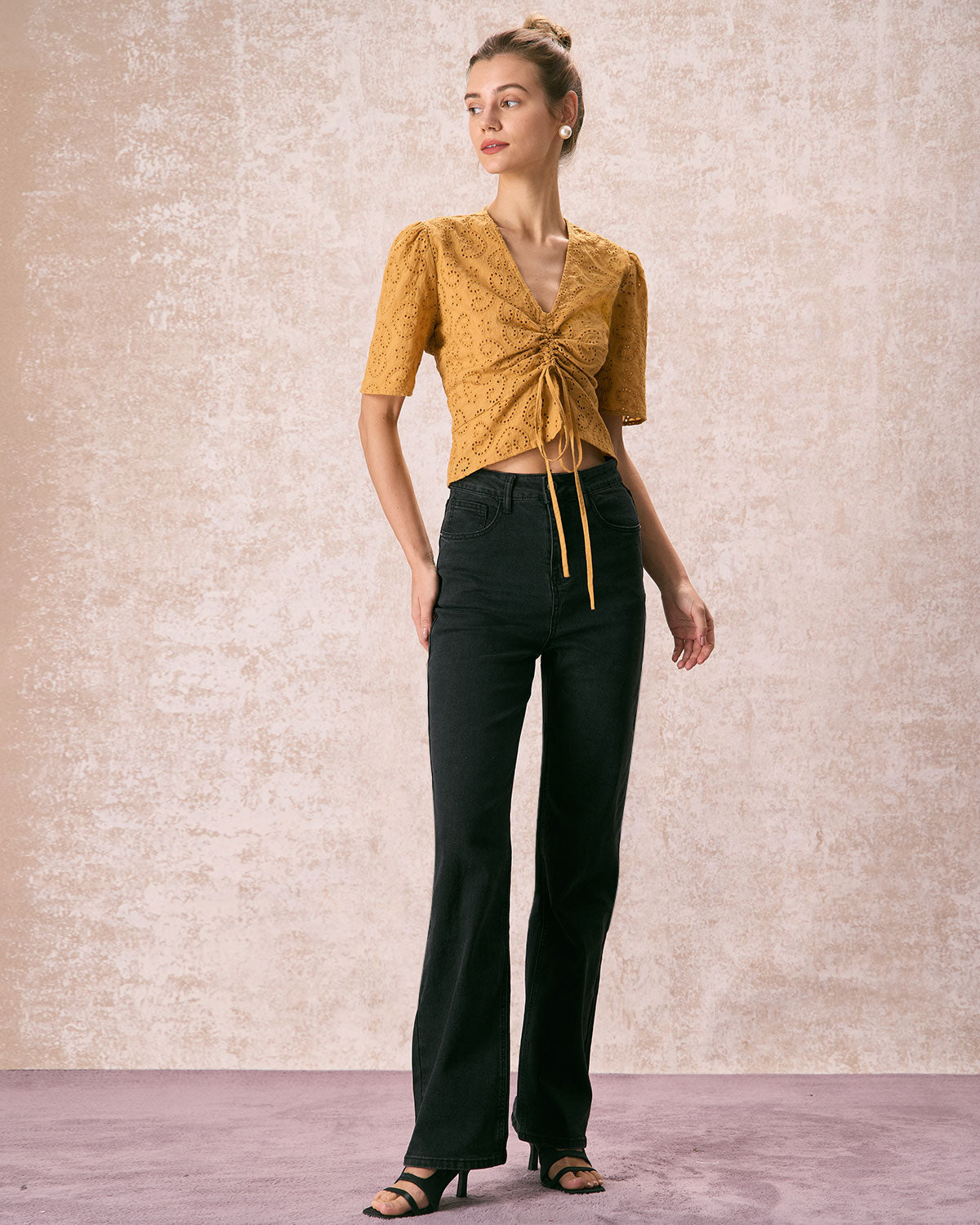 Sarı V Yaka Nakış Detaylı Önü Bağcıklı Tişört