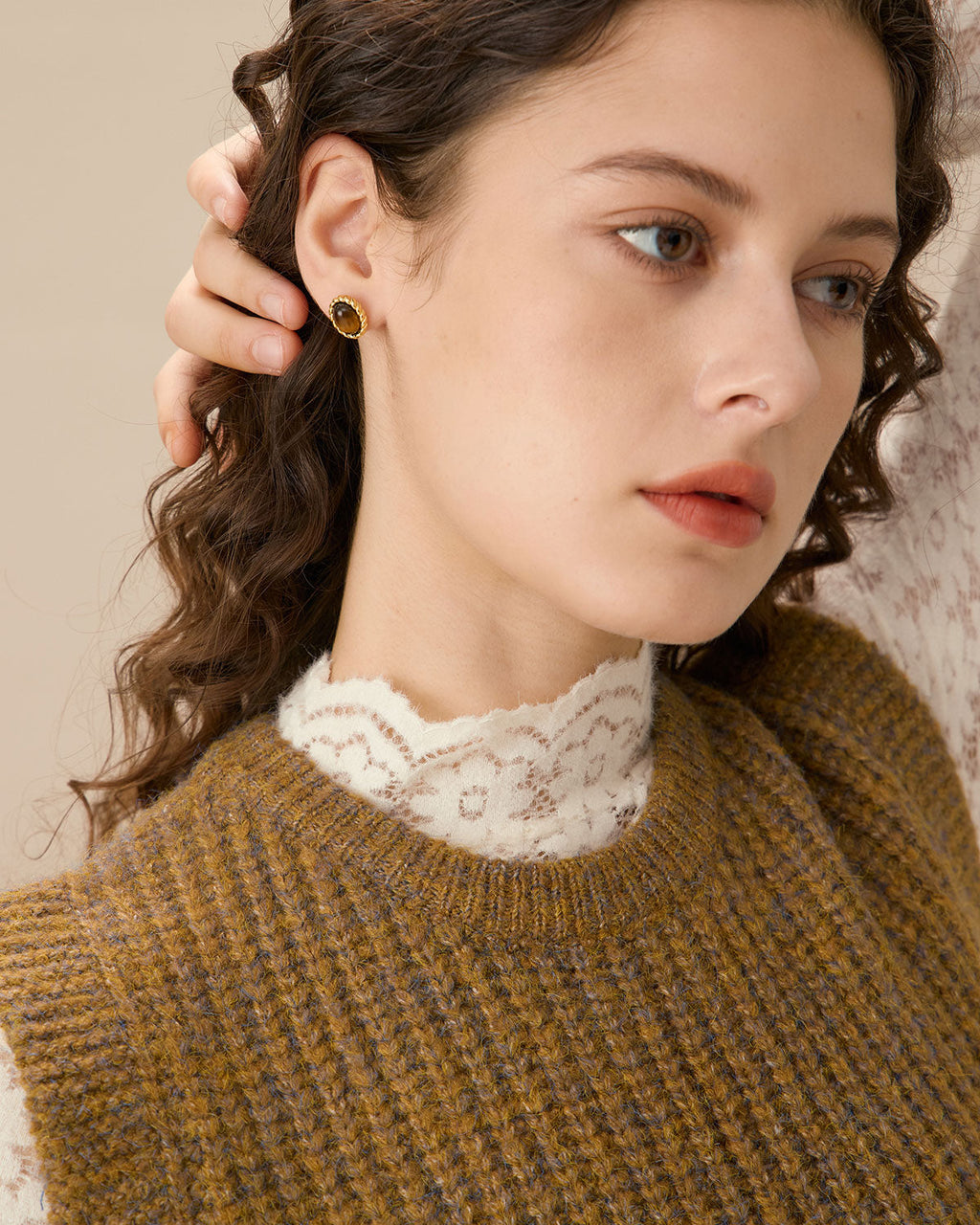 Yuvarlak Yaka Örgü Yelek